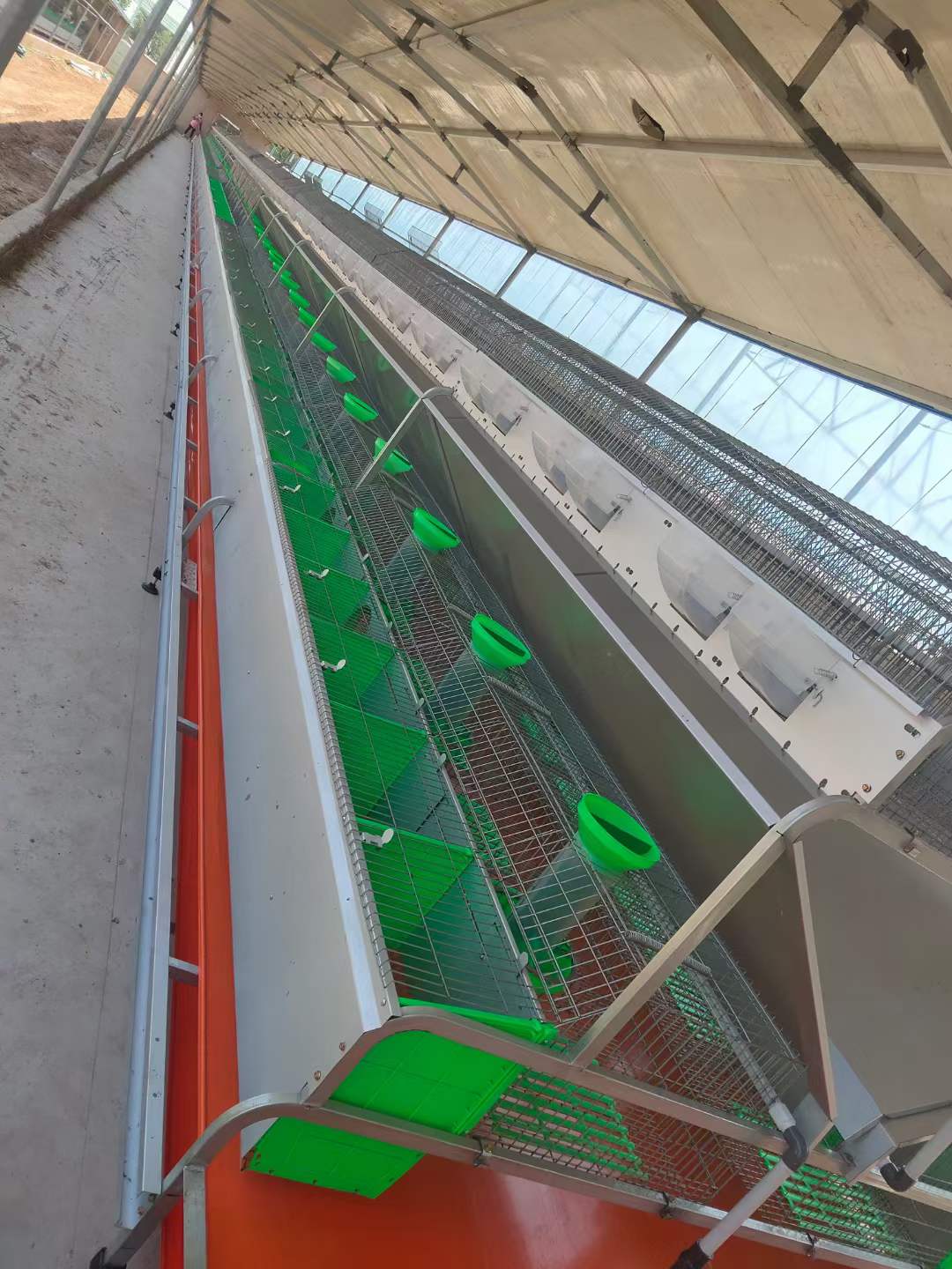 self loading feed mixer