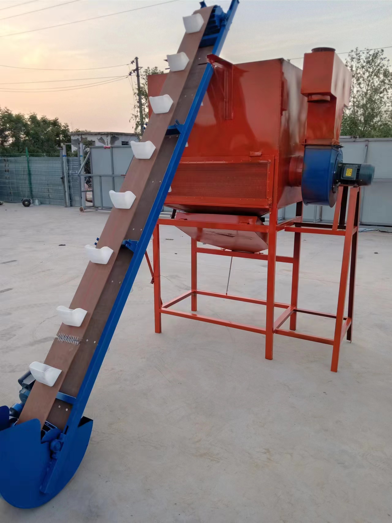 mobile commercial poultry housing